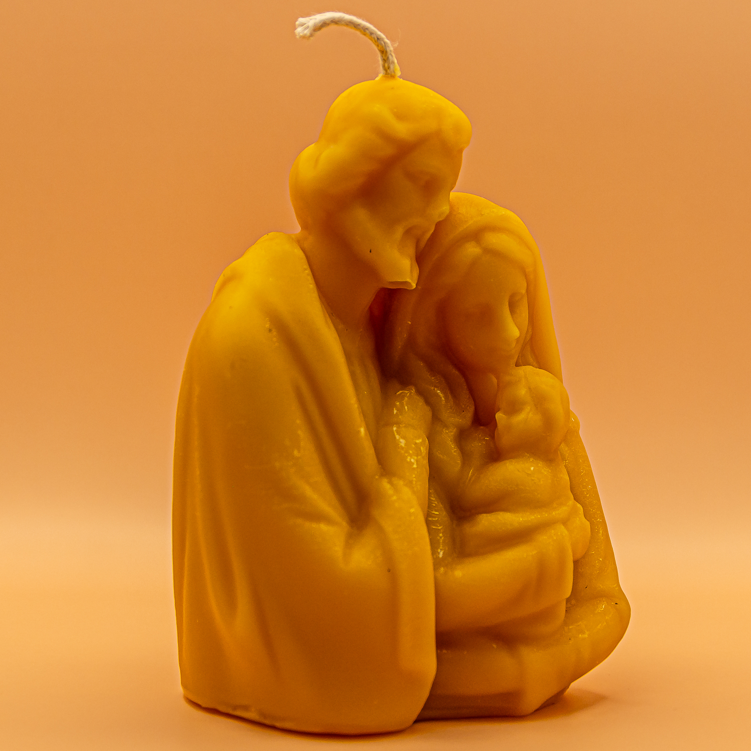 AVEROY Wachslicht Manufaktur - Bienenwachskerze „Die heilige Familie“ AVEROY Wachslicht Manufaktur - Bienenwachskerze „Die heilige Familie“