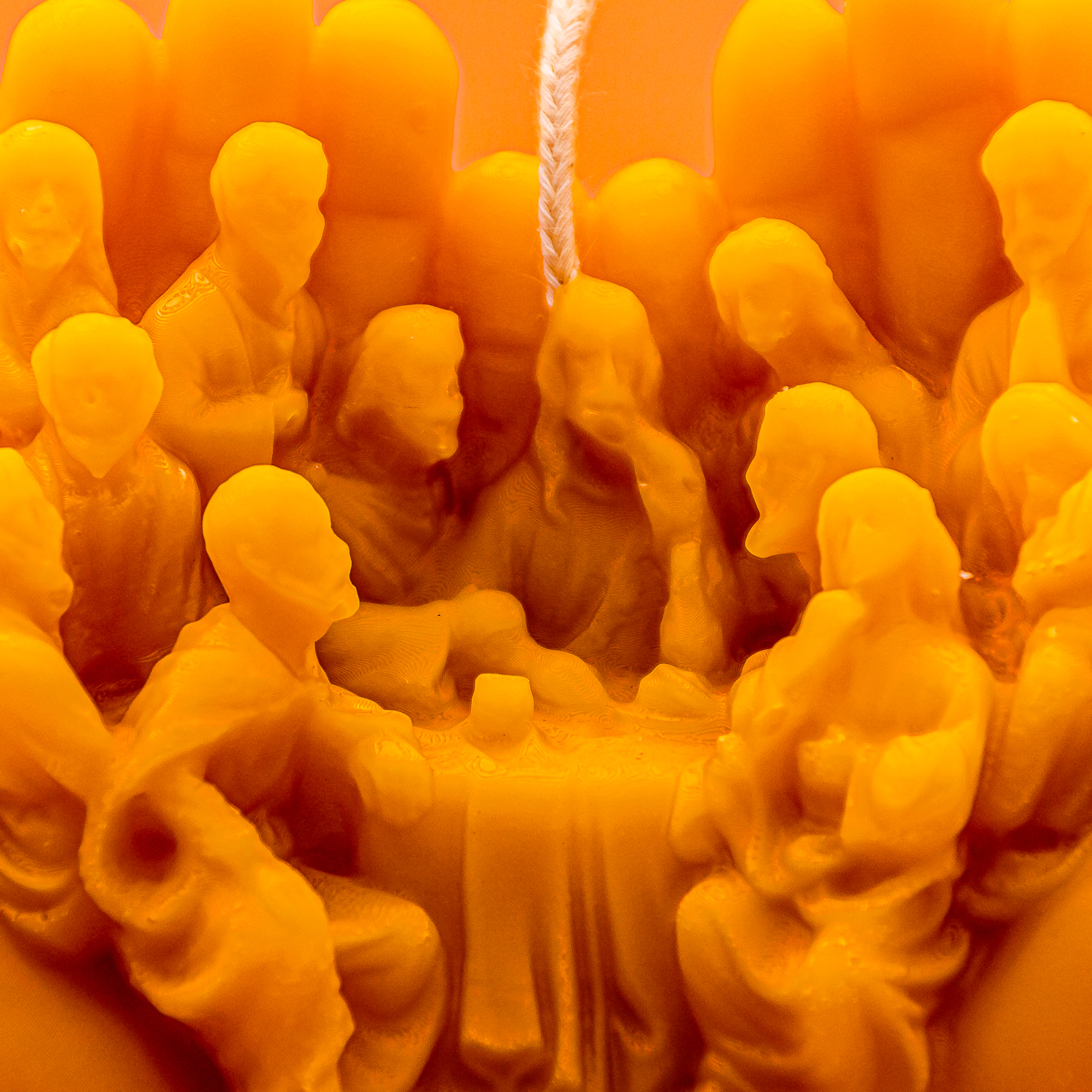 AVEROY Wachslicht Manufaktur - Bienenwachskerze „Das letzte Abendmahl“ AVEROY Wachslicht Manufaktur - Bienenwachskerze „Das letzte Abendmahl“