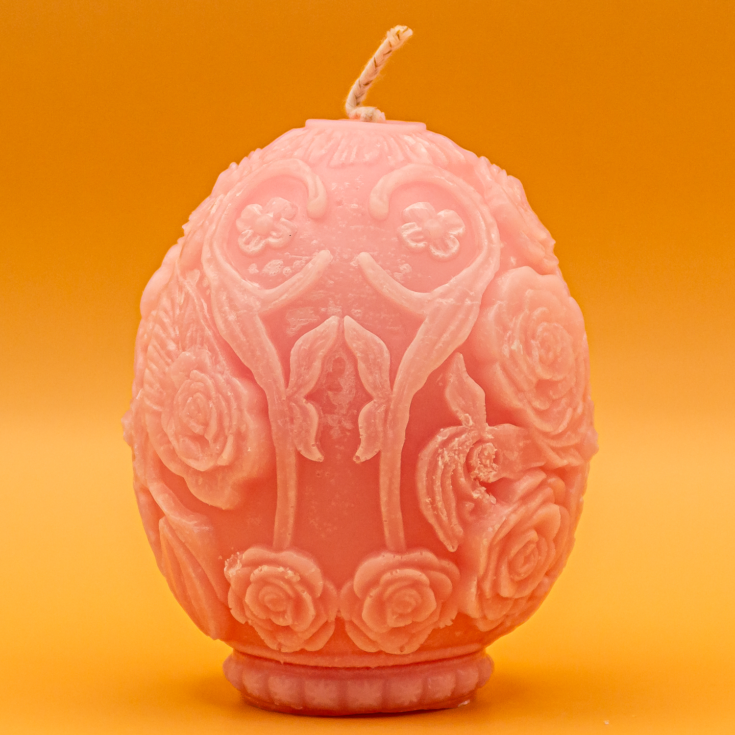 AVEROY Wachslicht Manufaktur - Runde Kerze „Dornröschen“ in Rosa mit 3% Rosenduft-Aroma