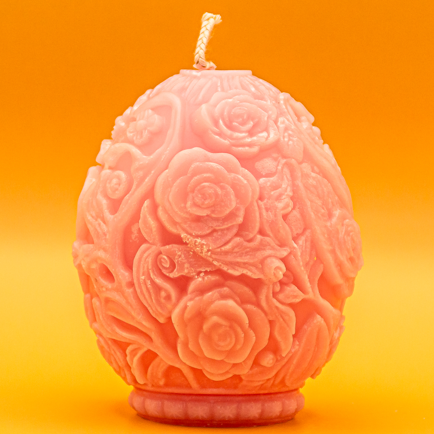 AVEROY Wachslicht Manufaktur - Runde Kerze „Dornröschen“ in Rosa mit 3% Rosenduft-Aroma