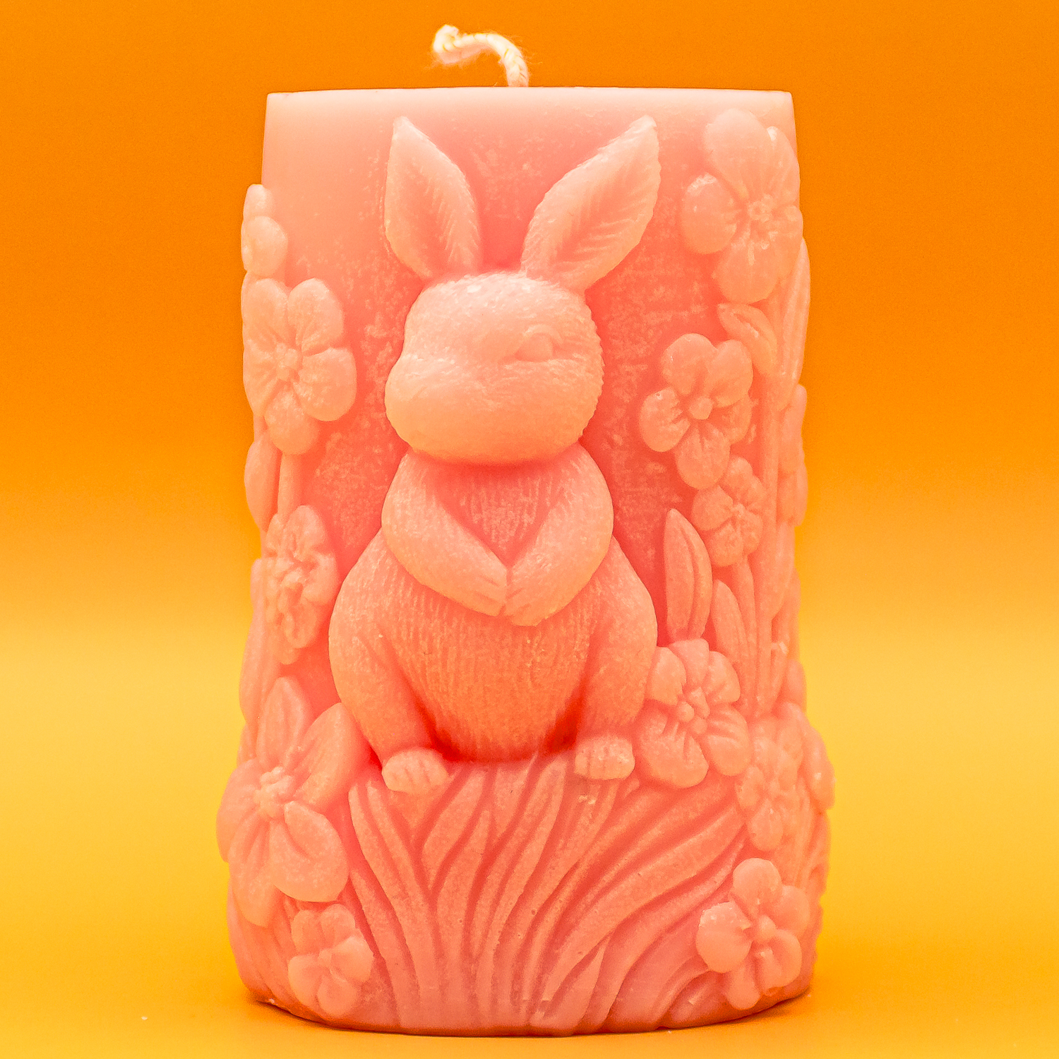 AVEROY Wachslicht Manufaktur - Osterkerze Stumpen „Hase stehend“ in Rosa