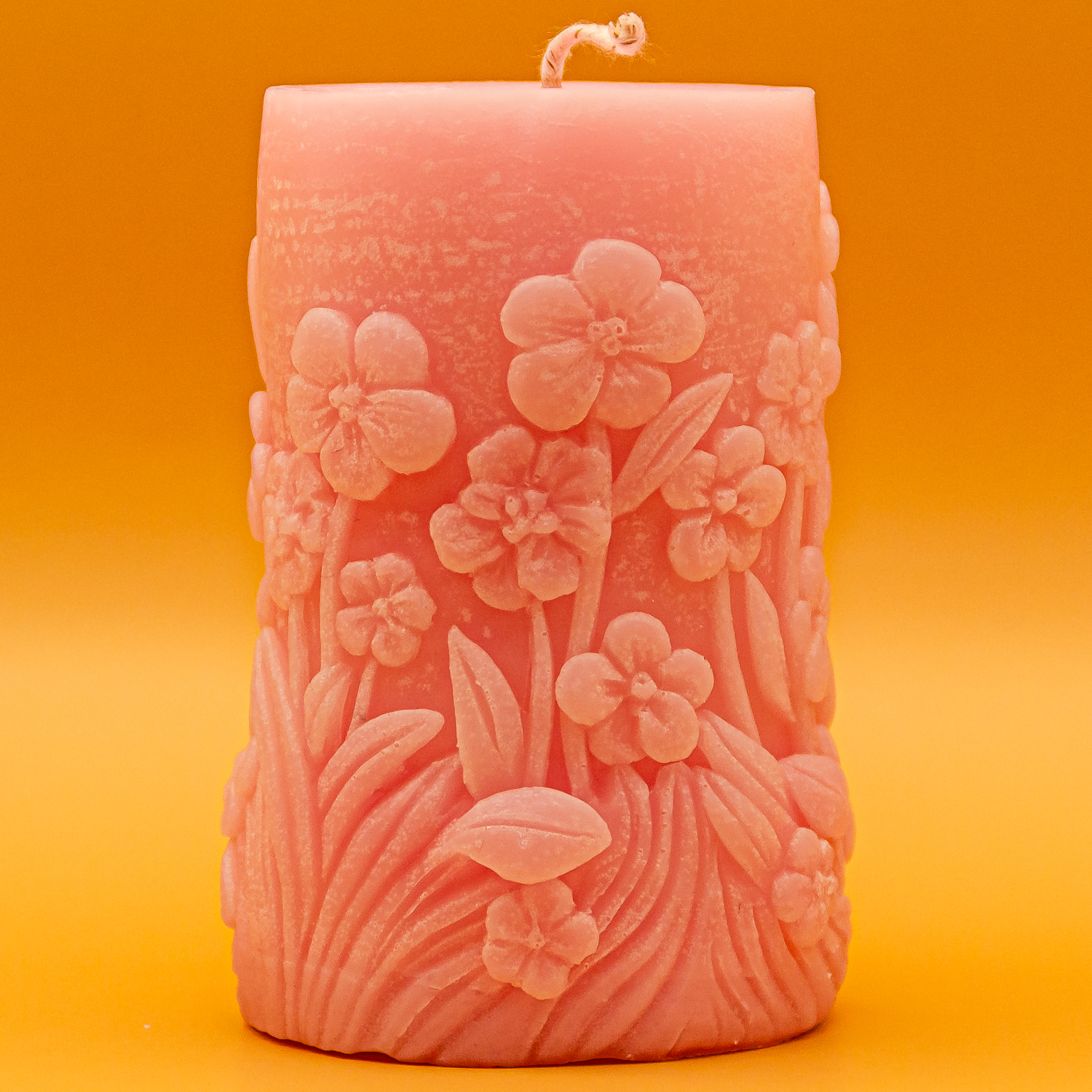 AVEROY Wachslicht Manufaktur - Osterkerze Stumpen „Hase stehend“ in Rosa