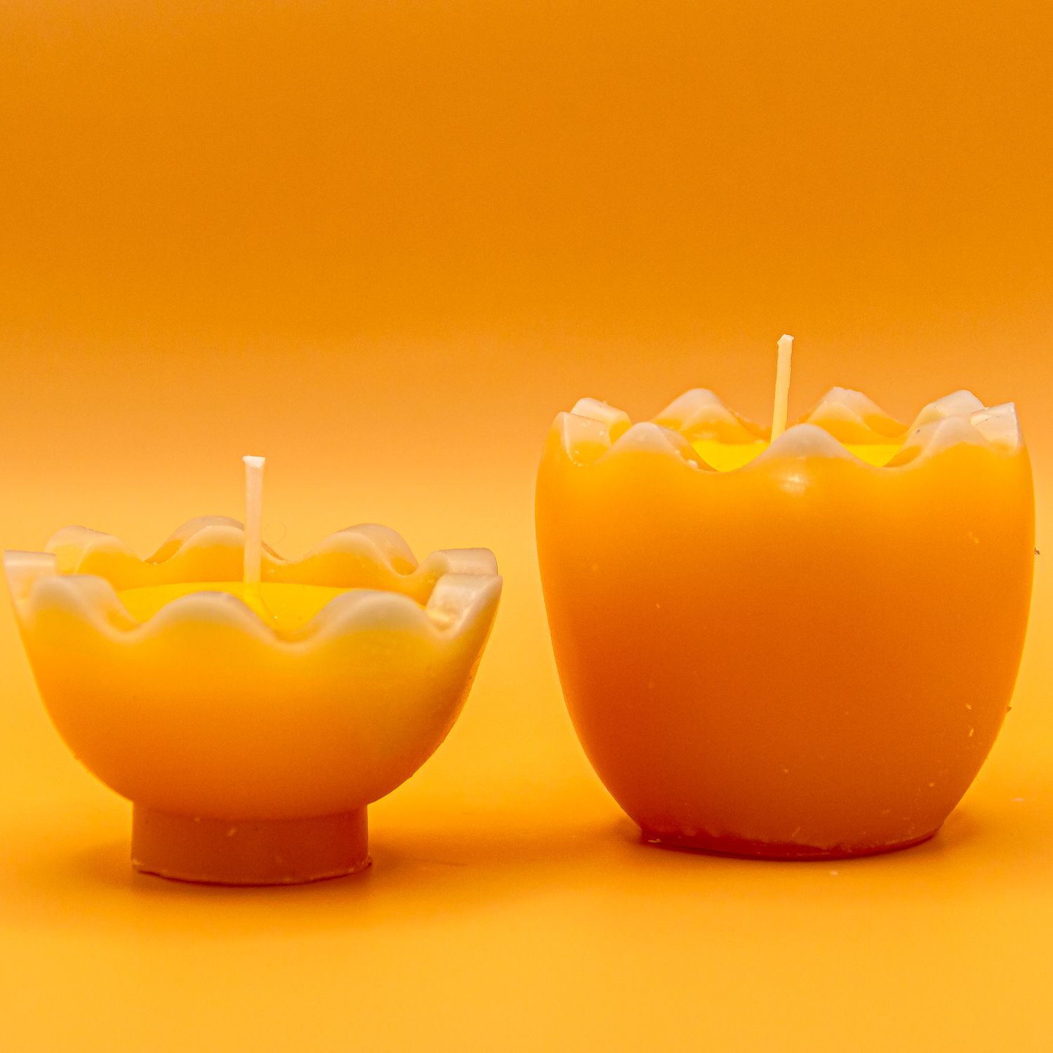 AVEROY Wachslicht-Manufaktur - Wachsschalen-Osterkerzen „Osterei“ in Creme und Blauer Rand AVEROY Wachslicht-Manufaktur - Wachsschalen-Osterkerzen „Osterei“ in Creme und Blauer Rand