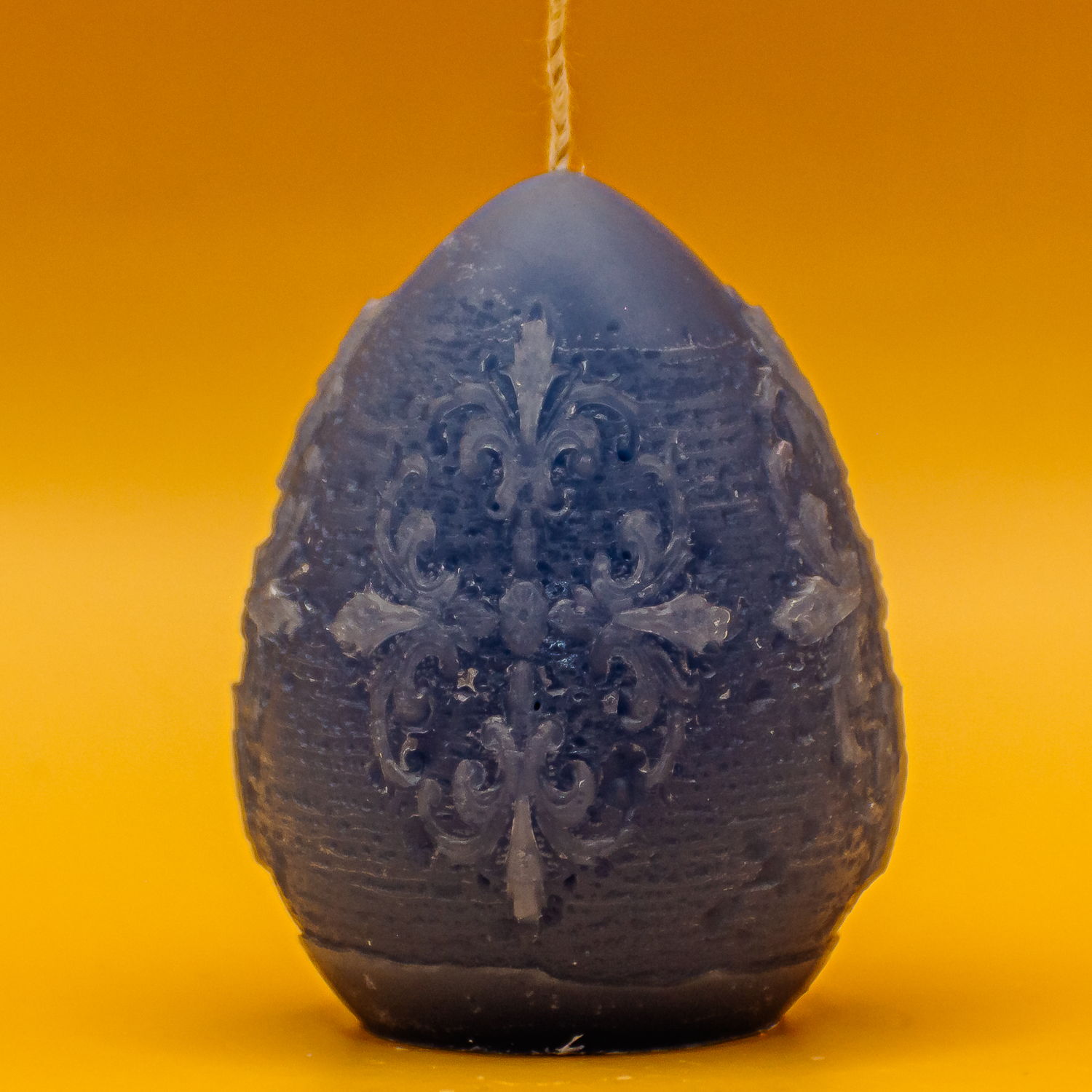 AVEROY Wachslicht-Manufaktur - Osterkerze „Osterei mit Ornament“ in Blau