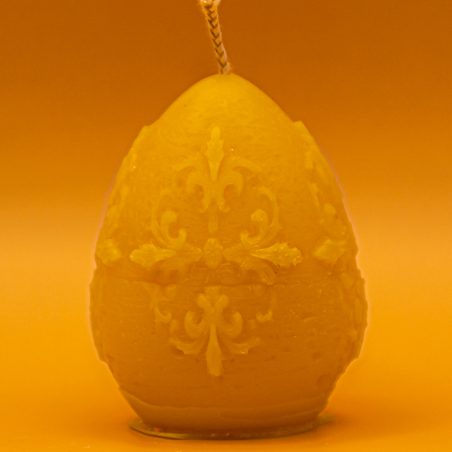 AVEROY Wachslicht-Manufaktur - Osterkerze „Osterei mit Ornament“ in Gelb