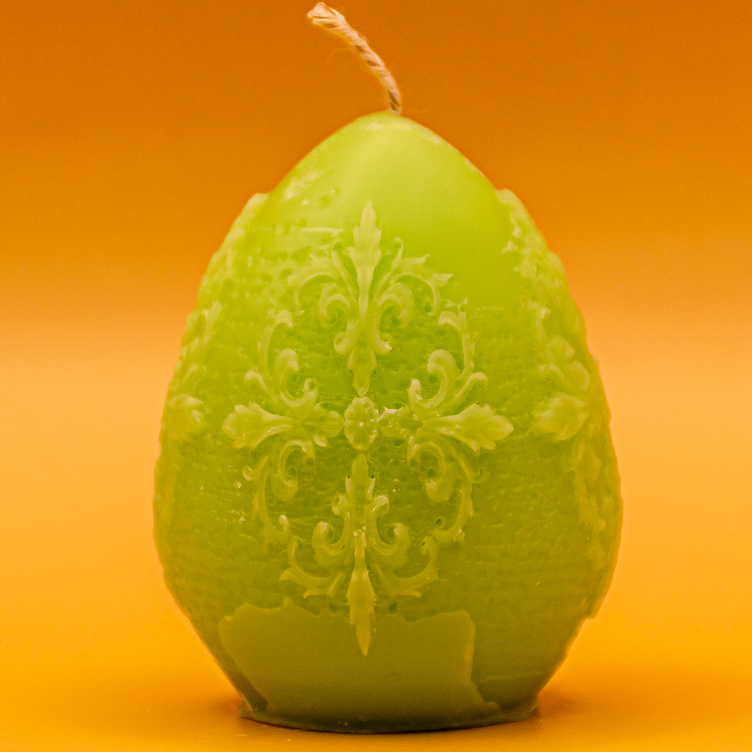 AVEROY Wachslicht-Manufaktur - Osterkerze „Osterei mit Ornament“ in Pastellgrün