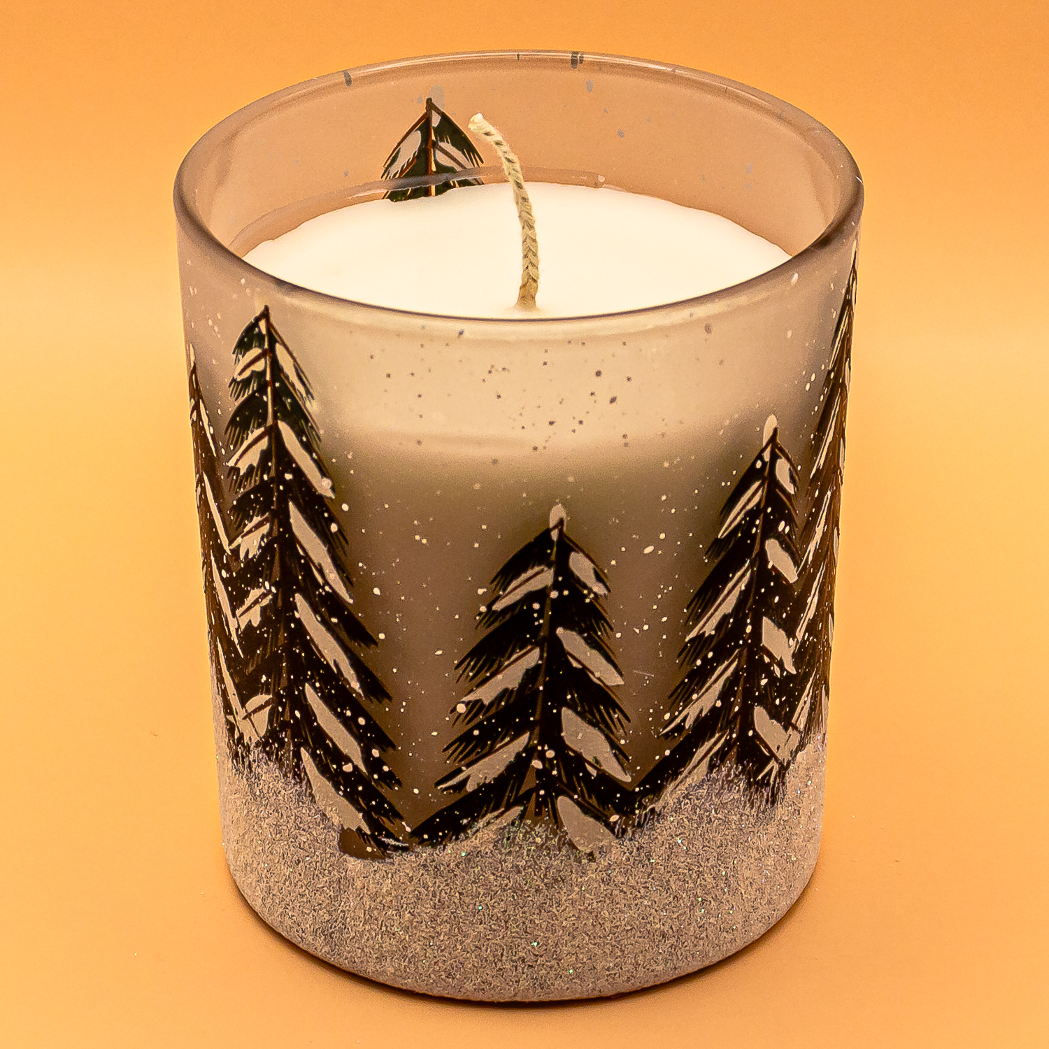 AVEROY Wachslicht-Manufaktur - Weihnachtsduftkerze „Großer Wald Glas“ Weiß/Grün mit Tannenhain-Duft aus Sojawachs