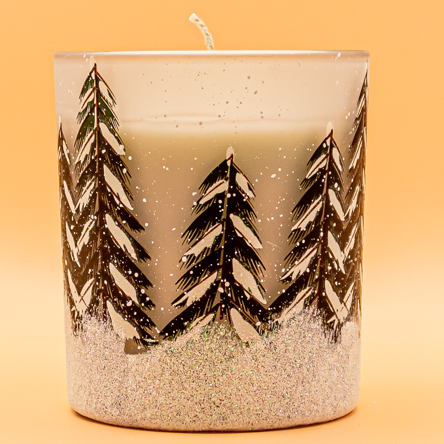 AVEROY Wachslicht-Manufaktur - Weihnachtsduftkerze „Großer Wald Glas“ Weiß/Grün mit Tannenhain-Duft aus Sojawachs