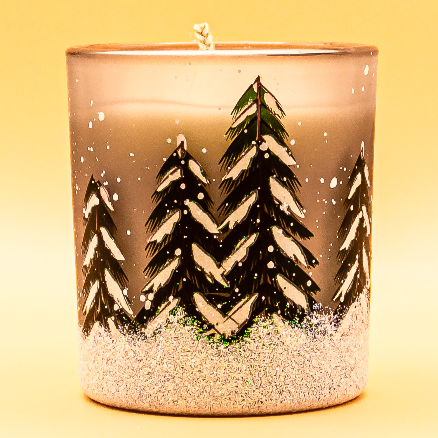 AVEROY Wachslicht-Manufaktur - Weihnachtsduftkerze „Kleiner Wald Glas“ Weiß/Grün mit Tannenhain-Duft aus Sojawachs