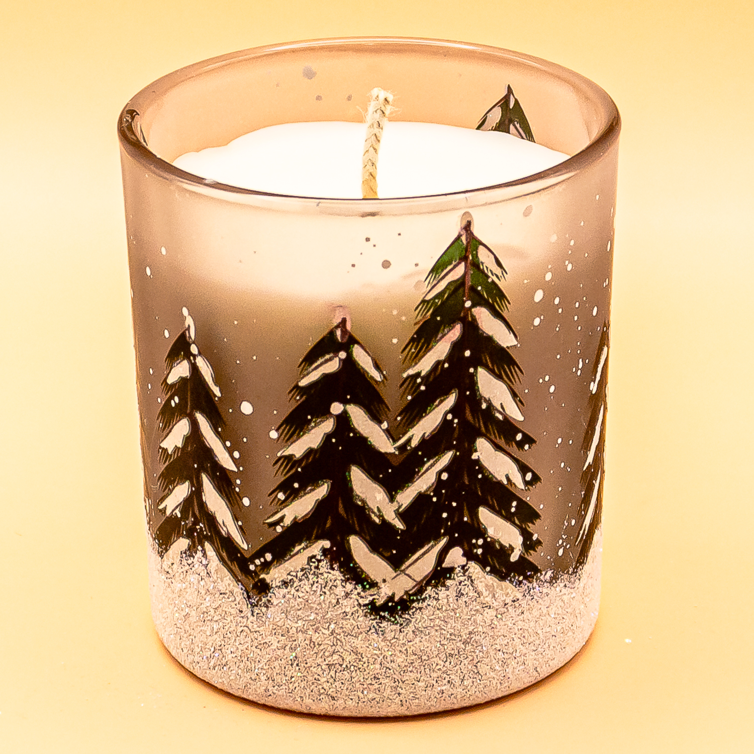 AVEROY Wachslicht-Manufaktur - Weihnachtsduftkerze „Kleiner Wald Glas“ Weiß/Grün mit Tannenhain-Duft aus Sojawachs