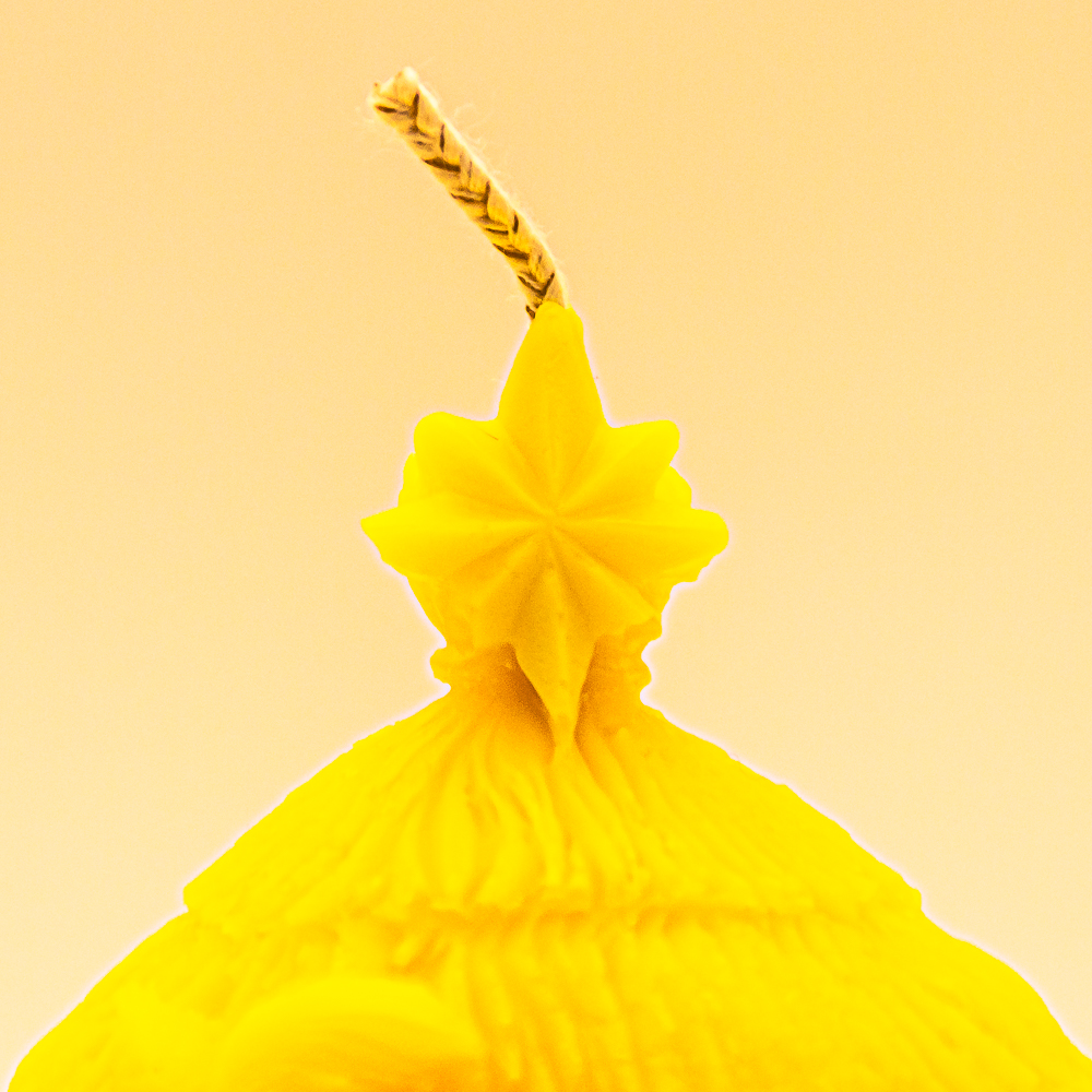 AVEROY Wachslichter - Weihnachtskerze "Krippe zu Bethlehem" in Gelb mit Duft Winterzeit