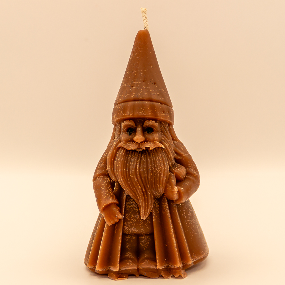 AVEROY Wachslicht-Manufaktur - Weihnachtskerze „Nikolaus“ in Braun aus Sojawachs