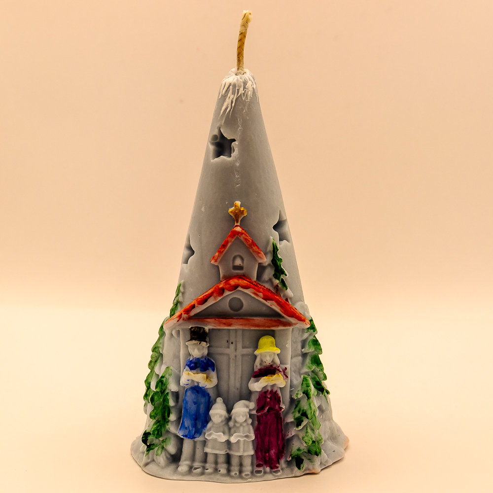 AVEROY Wachslicht-Manufaktur - Handgefertigte Kerzen aus Deutschland - Weihnachtskerze „Pyramide mit kleiner Kapelle“ in Hellblau Sojawachs