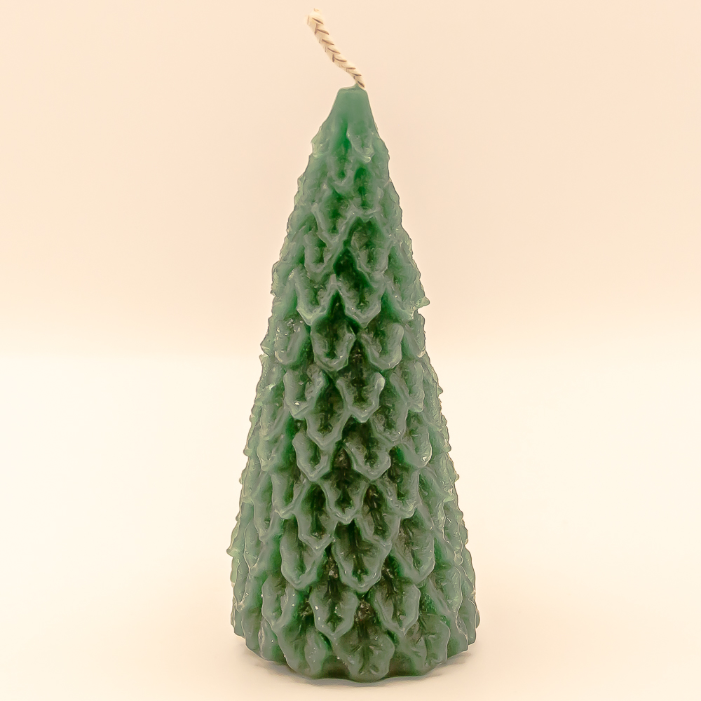 AVEROY Wachslicht-Manufaktur - Handgefertigte Kerzen aus Deutschland - Weihnachtskerze „Spitzer Tannenbaum“ in Grün