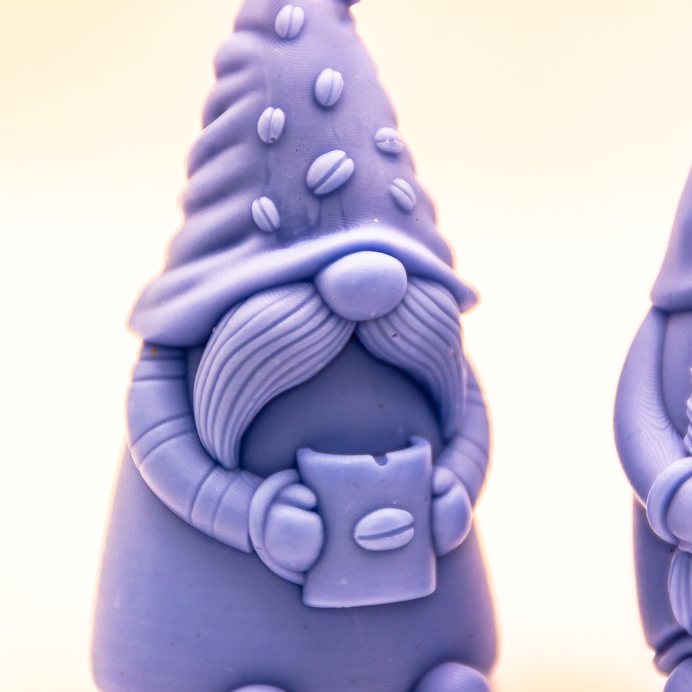 AVEROY Wachslicht-Manufaktur - Handgefertigte Kerzen aus Deutschland - 3er Set Weihnachtskerze „Wichtel“ Sojawachs in Hellblau AVEROY Wachslicht-Manufaktur - Handgefertigte Kerzen aus Deutschland - 3er Set Weihnachtskerze „Wichtel“ Sojawachs in Hellblau