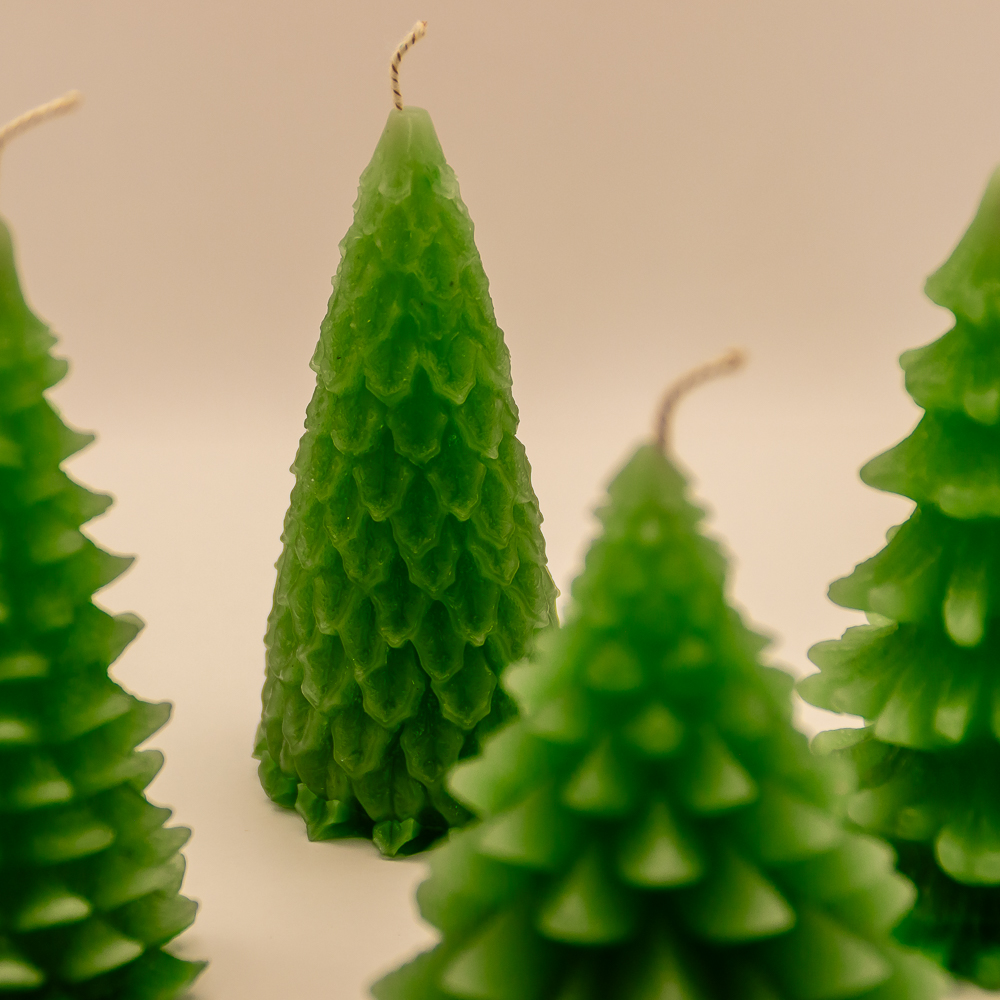 Weihnachtskerzen "Tannenbaum" im 4er Set in Hellgrün